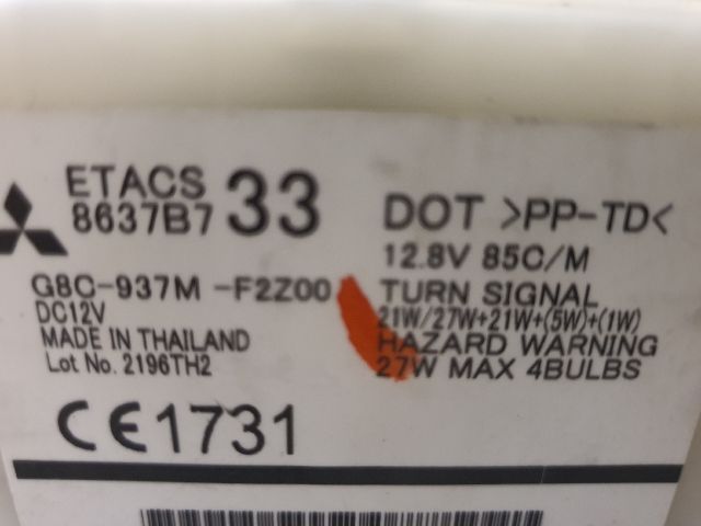 bontott MITSUBISHI SPACE STAR Biztosítéktábla Utastér