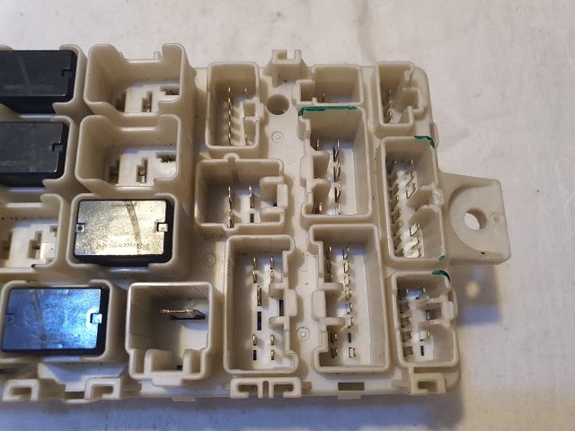 bontott MITSUBISHI SPACE STAR Biztosítéktábla Utastér