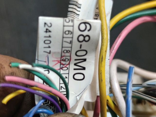 bontott MITSUBISHI SPACE STAR Biztosítéktábla Utastér