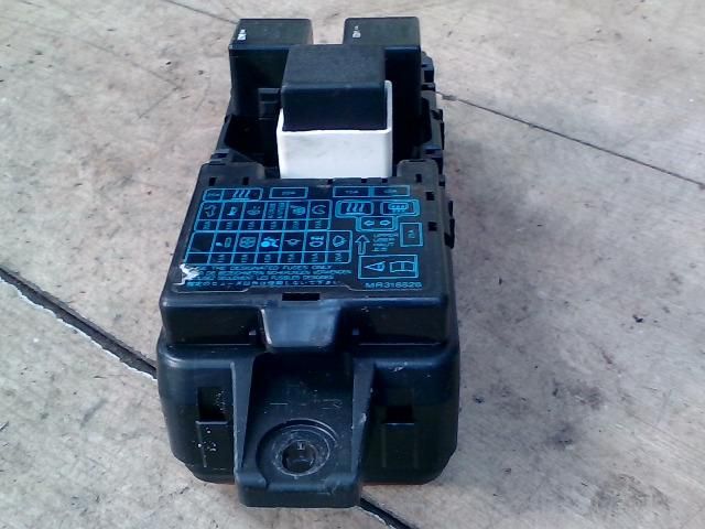 bontott MITSUBISHI SPACE STAR Biztosítéktábla Utastér