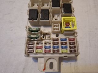 bontott MITSUBISHI SPACE STAR Biztosítéktábla Utastér