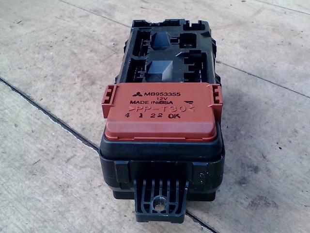 bontott MITSUBISHI SPACE STAR Biztosítéktábla Utastér