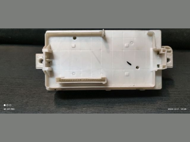 bontott MITSUBISHI SPACE STAR Biztosítéktábla Utastér