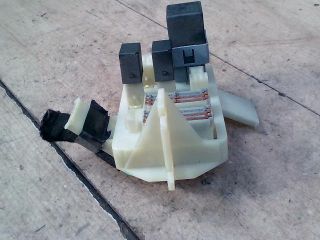 bontott MITSUBISHI SPACE STAR Biztosítéktábla Utastér