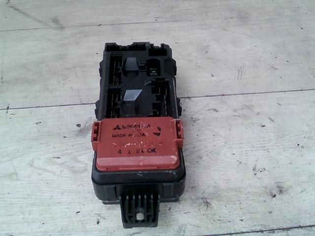 bontott MITSUBISHI SPACE STAR Biztosítéktábla Utastér