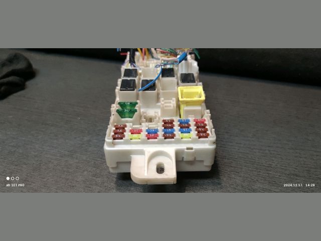 bontott MITSUBISHI SPACE STAR Biztosítéktábla Utastér