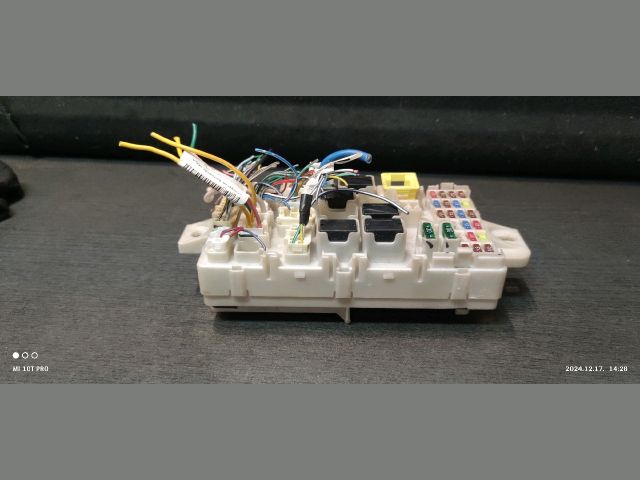 bontott MITSUBISHI SPACE STAR Biztosítéktábla Utastér