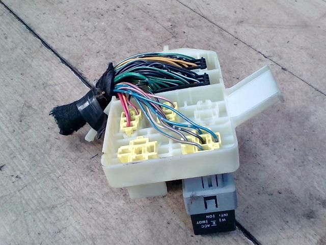 bontott MITSUBISHI SPACE STAR Biztosítéktábla Utastér