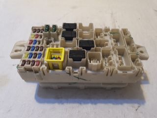 bontott MITSUBISHI SPACE STAR Biztosítéktábla Utastér