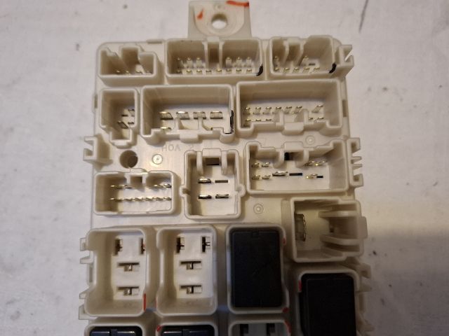 bontott MITSUBISHI SPACE STAR Biztosítéktábla Utastér