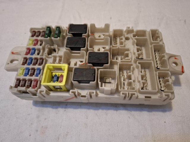 bontott MITSUBISHI SPACE STAR Biztosítéktábla Utastér