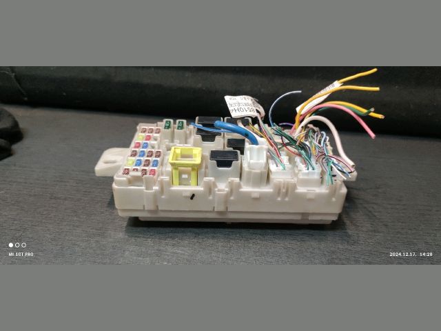 bontott MITSUBISHI SPACE STAR Biztosítéktábla Utastér