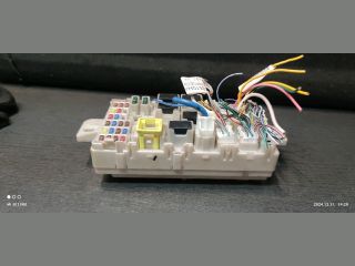 bontott MITSUBISHI SPACE STAR Biztosítéktábla Utastér