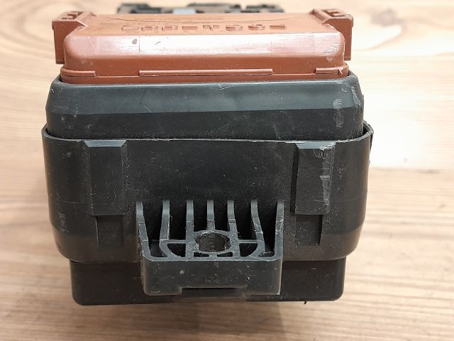 bontott MITSUBISHI SPACE STAR Biztosítéktábla Utastér