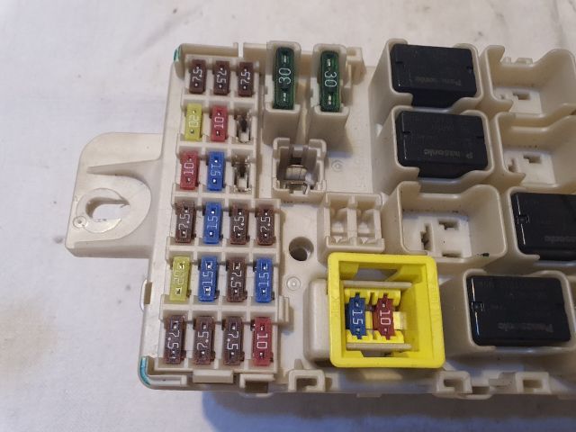 bontott MITSUBISHI SPACE STAR Biztosítéktábla Utastér