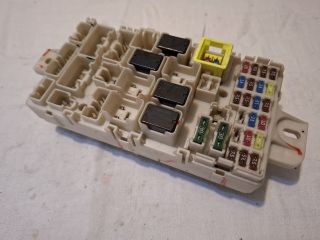 bontott MITSUBISHI SPACE STAR Biztosítéktábla Utastér