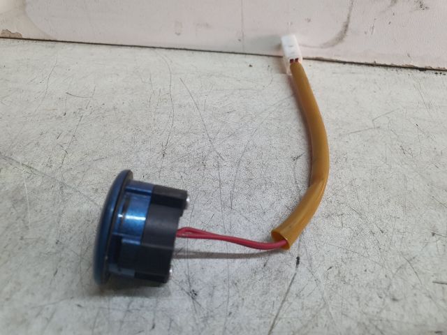 bontott MITSUBISHI SPACE STAR Csomagtér Nyitó Kar / Gomb