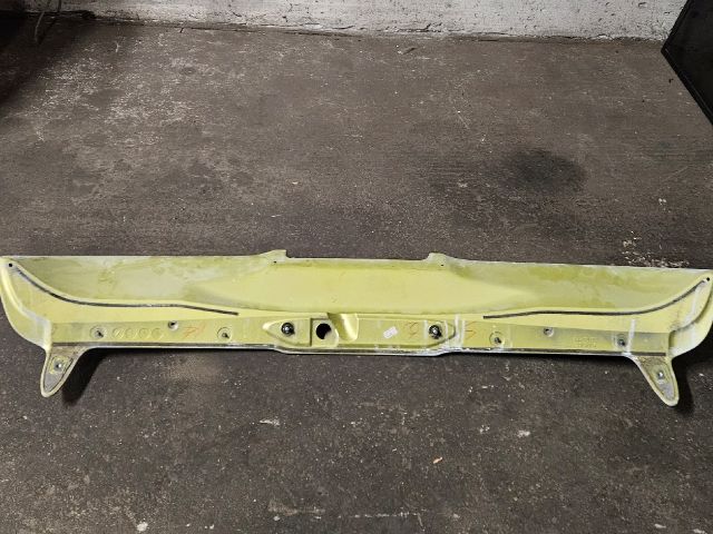 bontott MITSUBISHI SPACE STAR Csomagtérajtó Díszléc