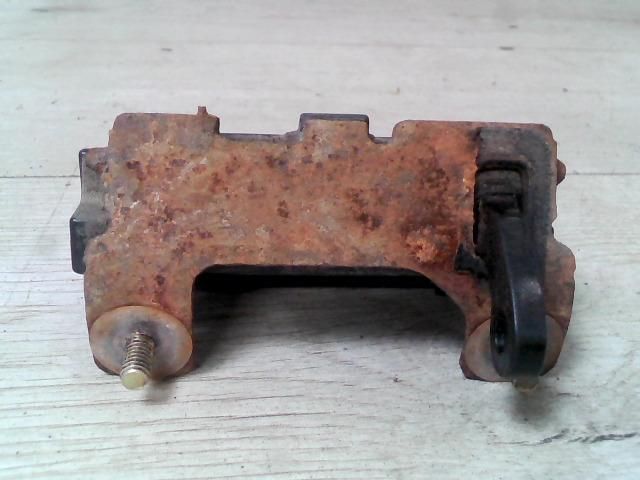 bontott MITSUBISHI SPACE STAR Csomagtérajtó Kilincs