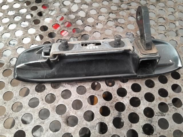 bontott MITSUBISHI SPACE STAR Csomagtérajtó Kilincs