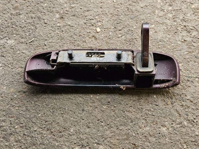 bontott MITSUBISHI SPACE STAR Csomagtérajtó Kilincs