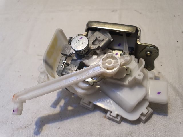 bontott MITSUBISHI SPACE STAR Csomagtérajtó Zárszerkezet