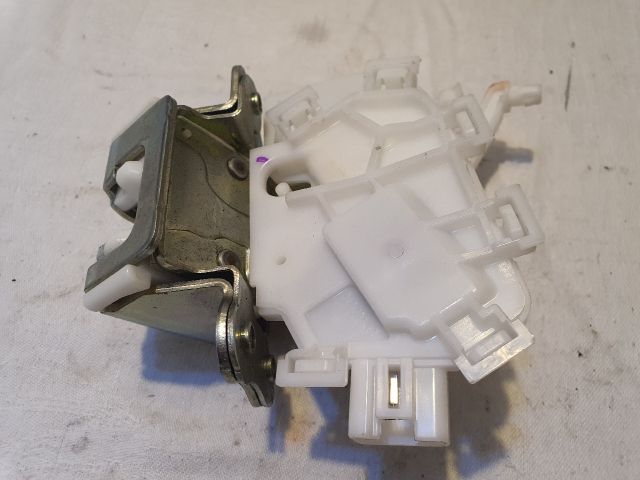 bontott MITSUBISHI SPACE STAR Csomagtérajtó Zárszerkezet