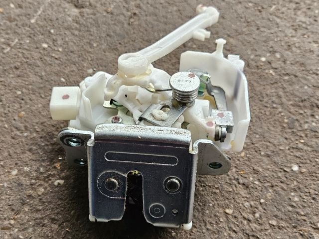 bontott MITSUBISHI SPACE STAR Csomagtérajtó Zárszerkezet