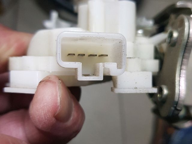 bontott MITSUBISHI SPACE STAR Csomagtérajtó Zárszerkezet