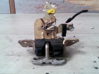 bontott MITSUBISHI SPACE STAR Csomagtérajtó Zárszerkezet