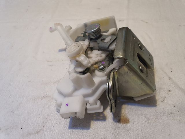 bontott MITSUBISHI SPACE STAR Csomagtérajtó Zárszerkezet