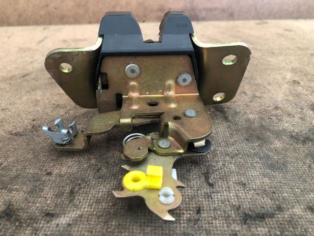 bontott MITSUBISHI SPACE STAR Csomagtérajtó Zárszerkezet