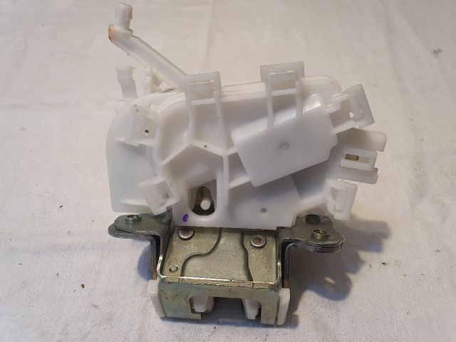 bontott MITSUBISHI SPACE STAR Csomagtérajtó Zárszerkezet