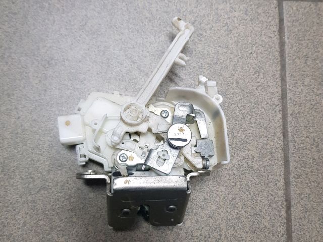 bontott MITSUBISHI SPACE STAR Csomagtérajtó Zárszerkezet