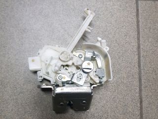 bontott MITSUBISHI SPACE STAR Csomagtérajtó Zárszerkezet