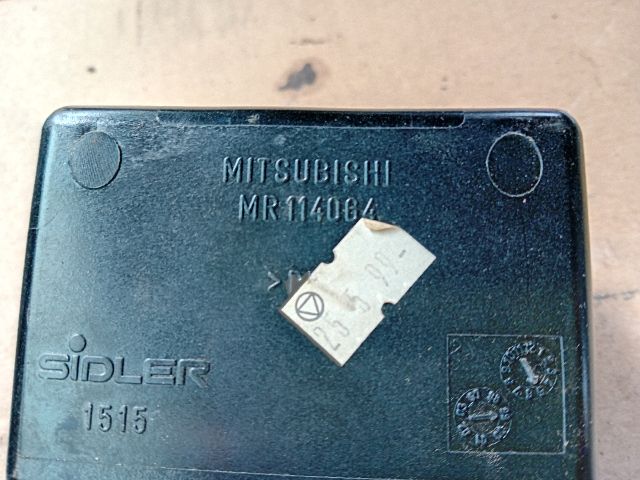 bontott MITSUBISHI SPACE STAR Első Hamutartó