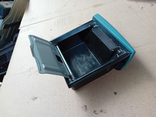 bontott MITSUBISHI SPACE STAR Első Hamutartó