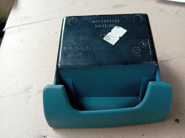 bontott MITSUBISHI SPACE STAR Első Hamutartó