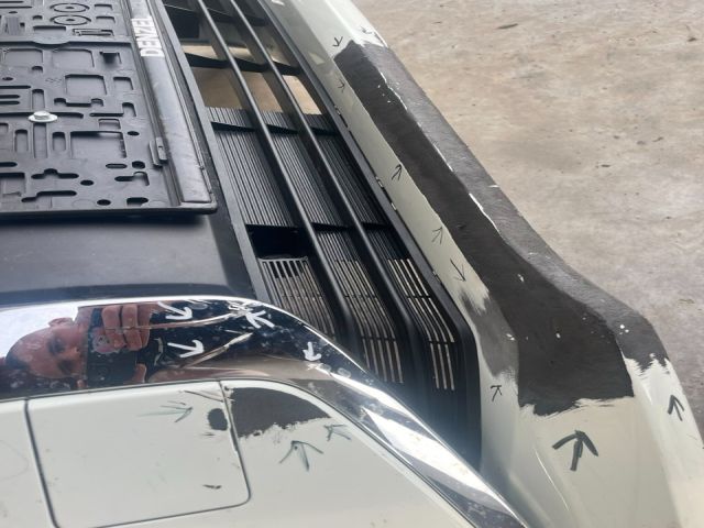 bontott MITSUBISHI SPACE STAR Első Lökhárító (Üresen)