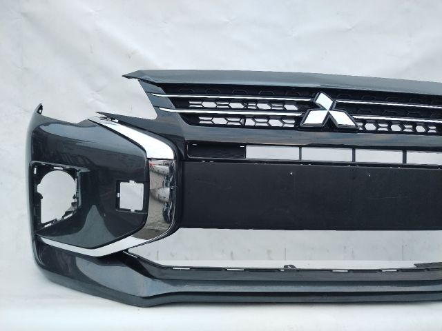 bontott MITSUBISHI SPACE STAR Első Lökhárító (Üresen)