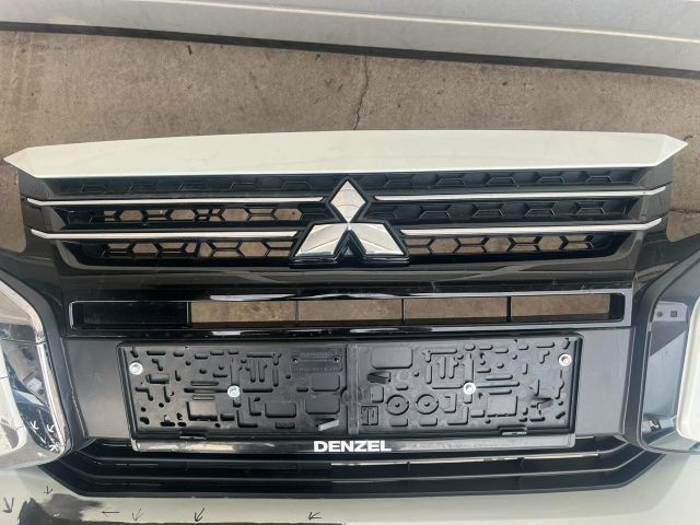 bontott MITSUBISHI SPACE STAR Első Lökhárító (Üresen)