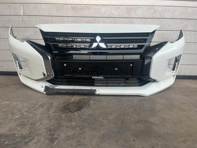 bontott MITSUBISHI SPACE STAR Első Lökhárító (Üresen)