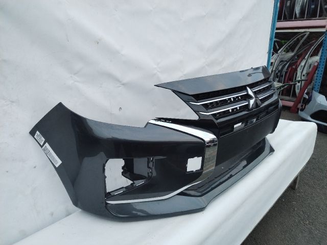 bontott MITSUBISHI SPACE STAR Első Lökhárító (Üresen)