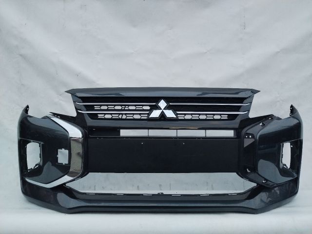 bontott MITSUBISHI SPACE STAR Első Lökhárító (Üresen)