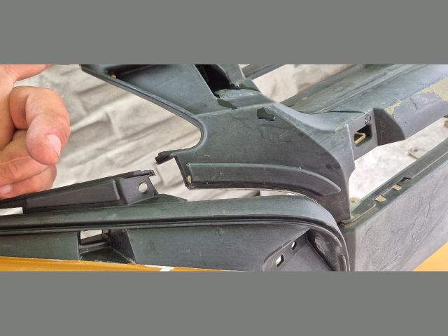 bontott MITSUBISHI SPACE STAR Első Lökhárító (Üresen)