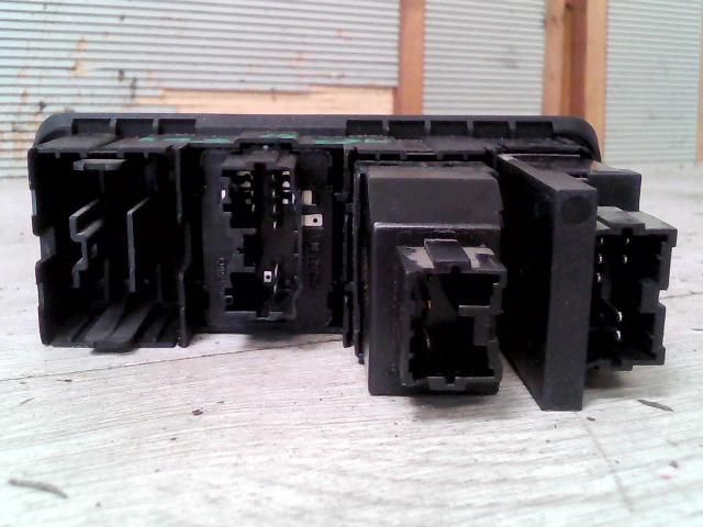 bontott MITSUBISHI SPACE STAR Fényszórómagasság Állító Kapcsoló