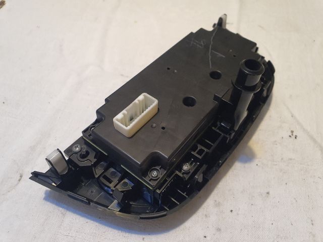 bontott MITSUBISHI SPACE STAR Fűtéskapcsoló (digit klímás)