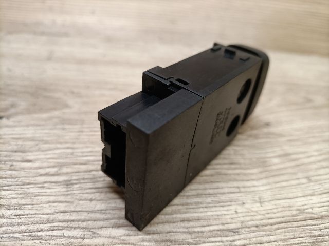 bontott MITSUBISHI SPACE STAR Hátsó Ködzárófény Kapcsoló