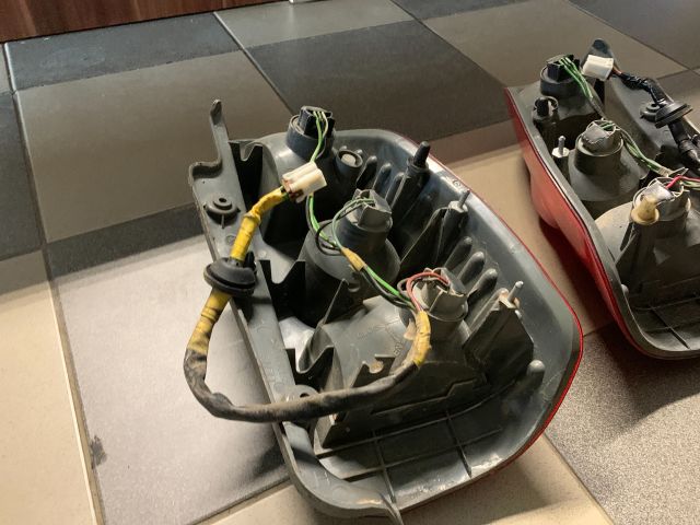 bontott MITSUBISHI SPACE STAR Hátsó Lámpa Szett