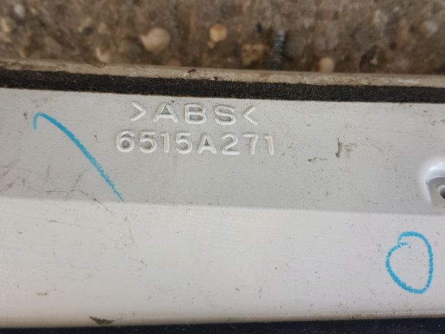 bontott MITSUBISHI SPACE STAR Hátsó Szárny Légterelő